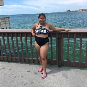 Meet your Posher, Leeanis